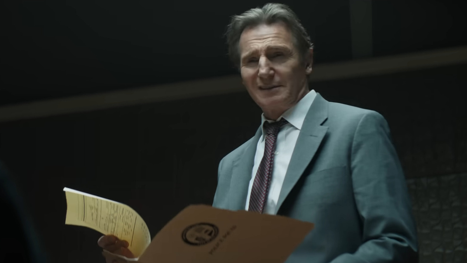 Le pistolet nu cible un classique Tom Cruise avec l'un de ses meilleurs gags