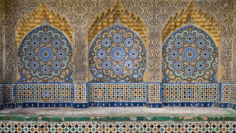 M + Osaïcs dans le quartier historique de Kasbah de Tangier