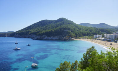 Cette belle ville balnéaire européenne est une dupe de destination paisible pour éviter les foules d'Ibiza