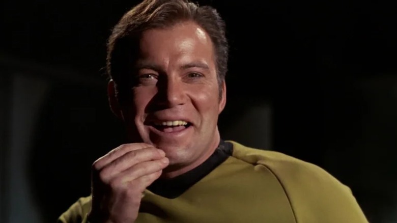 Le capitaine de William Shatner, Kirk, rit sans énergie dans Star Trek: The Original Series