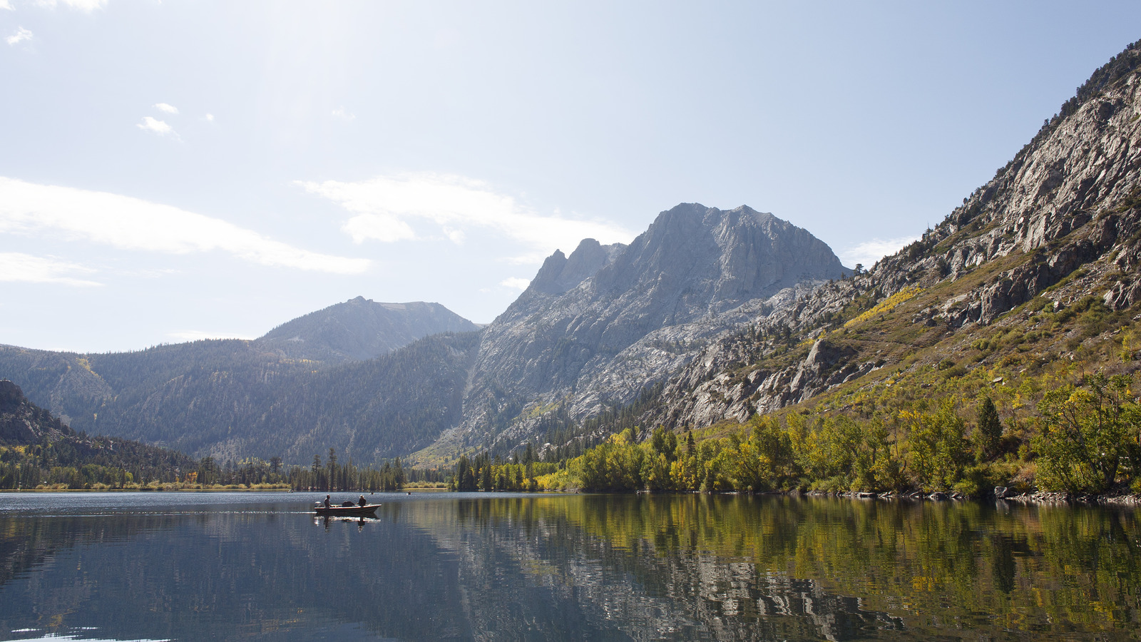 La «Suisse de Californie» est un magnifique lac avec des plages pittoresques et une vue sur la montagne