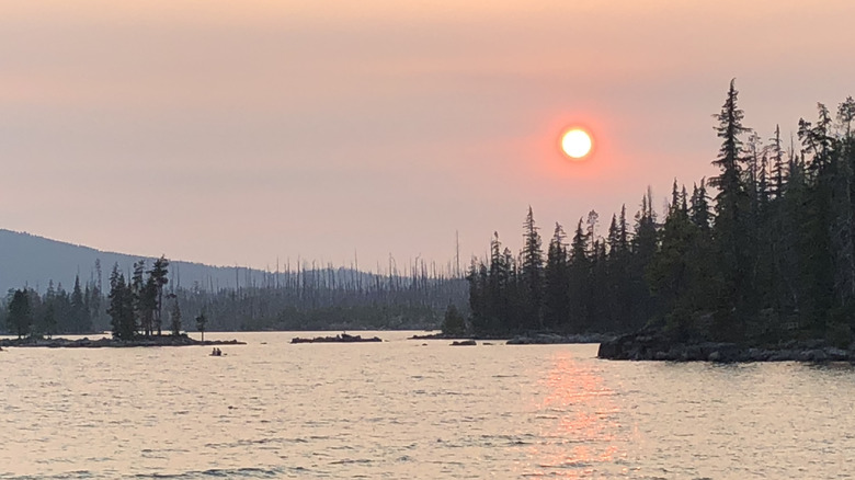 Le coucher du soleil sur le lac Waldo