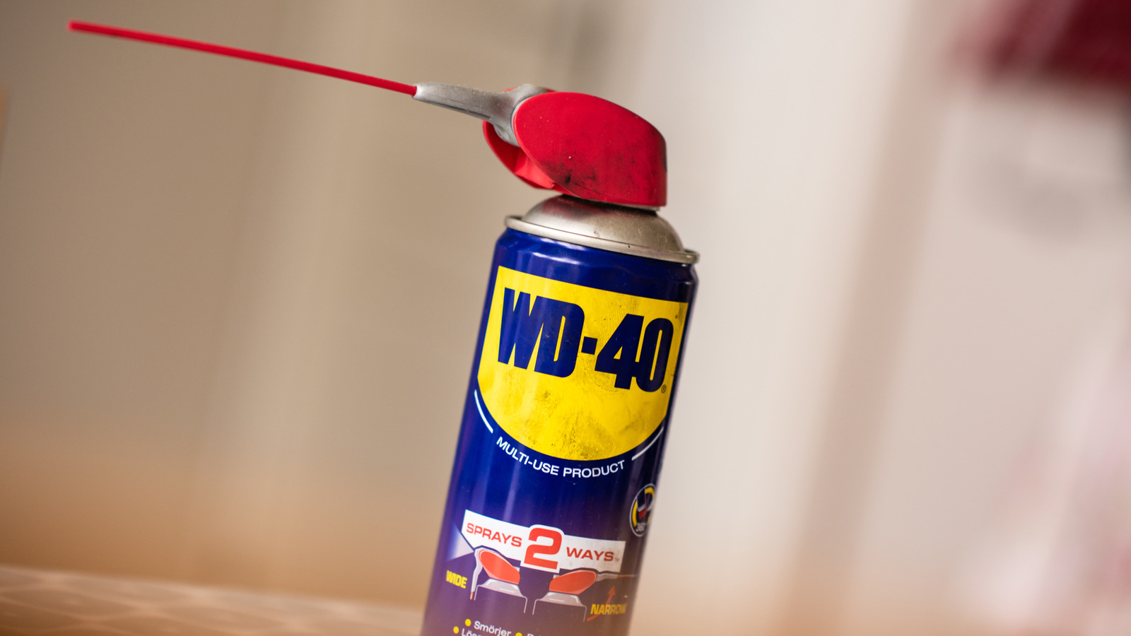 L'utilisation du WD-40 sur le plastique est une grosse erreur et voici pourquoi
