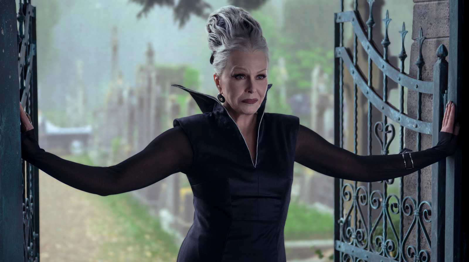 Le mercredi saison 2 révèle le nouveau grand-grand (et le casting est parfait)