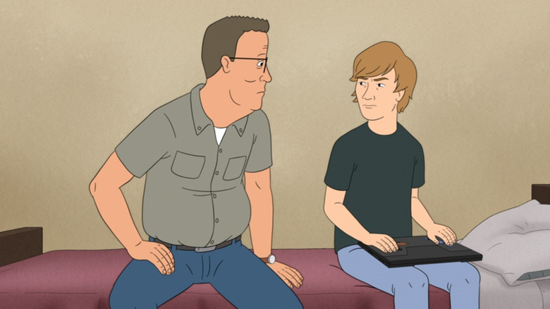 Hank Hill et Good Hank assis sur le lit de Good Hank ensemble en discutant sur King of the Hill