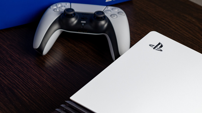 Console PlayStation 5 Pro avec contrôleur