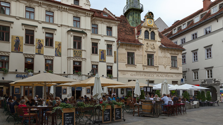 Dinage extérieur dans le centre-ville de Graz