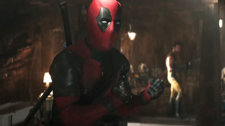 Deadpool parle avec Wolverine en arrière-plan