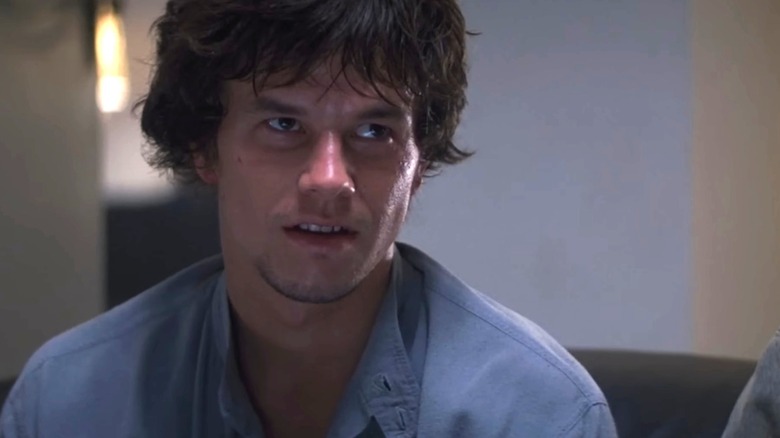 Dirk Diggler a l'air effrayé et ébouriffé dans les nuits de boogie