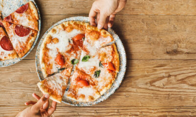 Les touristes américains peuvent avoir l'air idiot de briser cette étiquette de pizza tacite en Italie