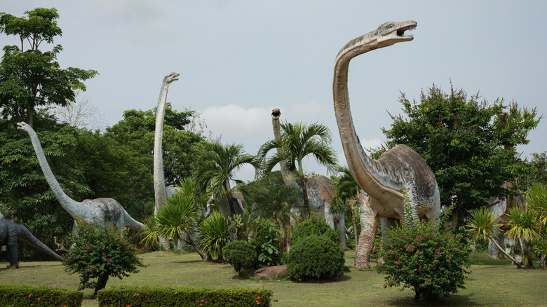 Jardin de sculpture de sauropode