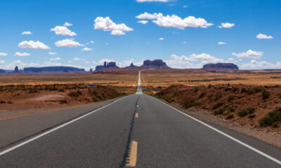 Arizona Navajo Nation éloignée de l'Arizona Scenic Bywel submerge les visiteurs avec sa beauté accidentée