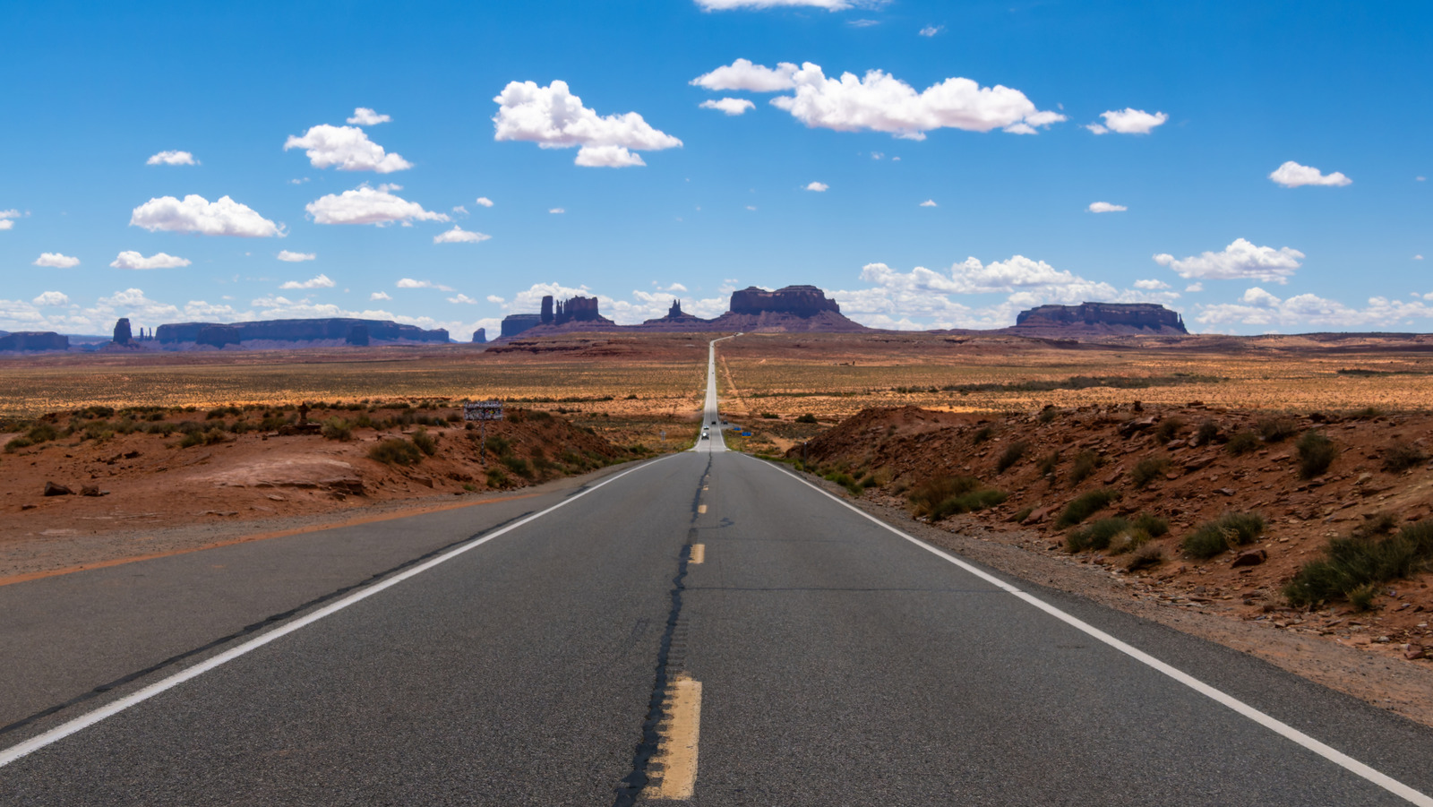 Arizona Navajo Nation éloignée de l'Arizona Scenic Bywel submerge les visiteurs avec sa beauté accidentée
