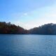 Un magnifique parc d'État en Virginie propose un lac pittoresque, des sentiers de randonnée et des loisirs