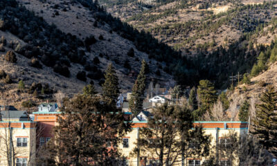 Cette ville dans les contreforts des montagnes rocheuses du Colorado propose des sources chaudes et un plaisir en plein air
