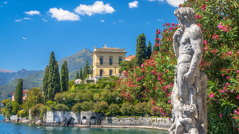 Une magnifique villa au bord du lac