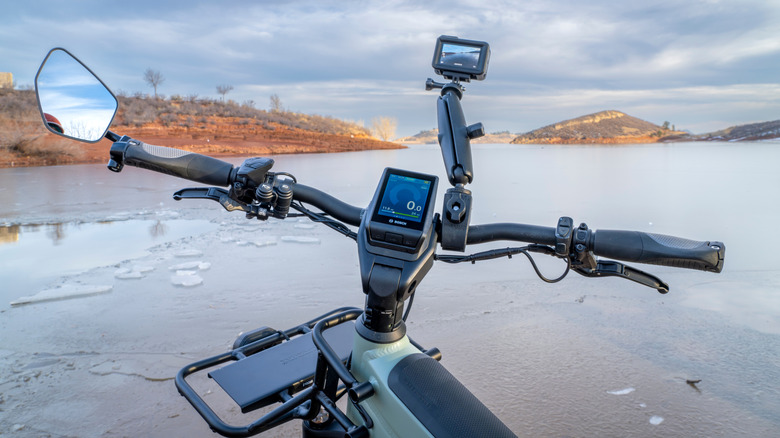 DJI Action 5 Camera attachée à un vélo de montagne