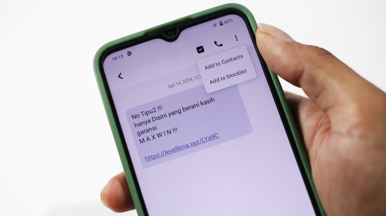 Texte suspect dans l'application de messagerie d'Android