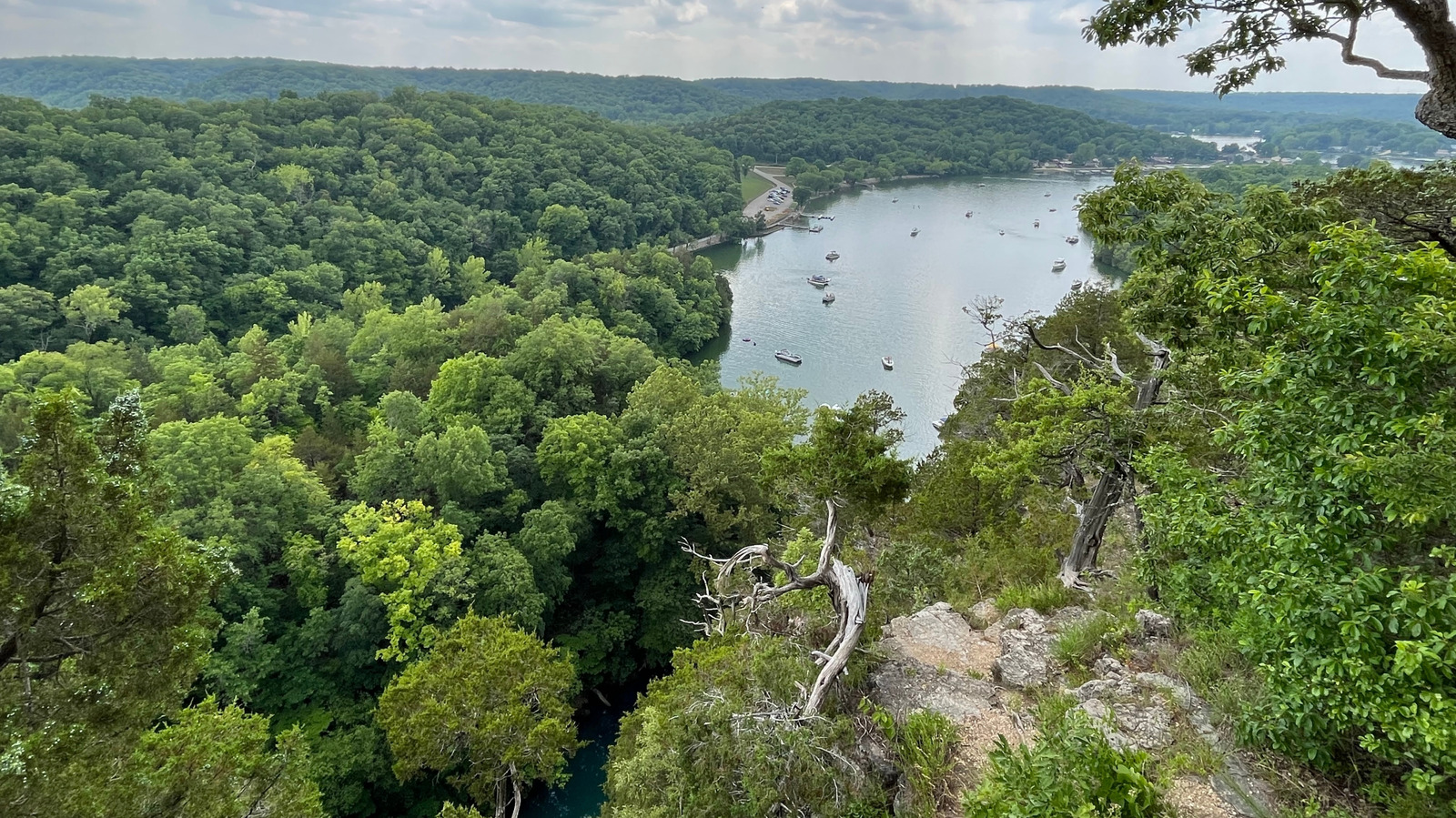 Ce parc d'État épique dans les Ozarks du Missouri est le terrain de jeu ultime pour une éclaboussure d'été