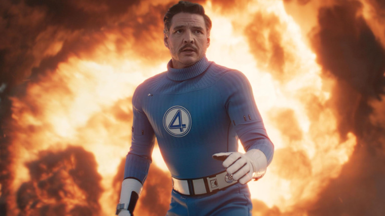 Pedro Pascal comme Reed Richards debout devant les flammes dans les Fantastic Four: First Steps