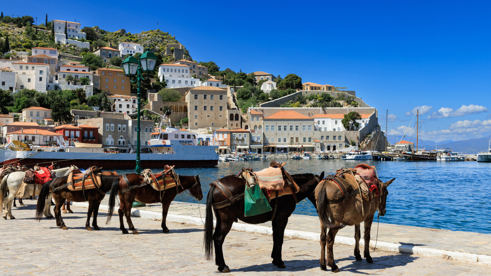 Rick Steves dit que ce beau joyau sans voiture offre «l'expérience de l'île grecque idéale»