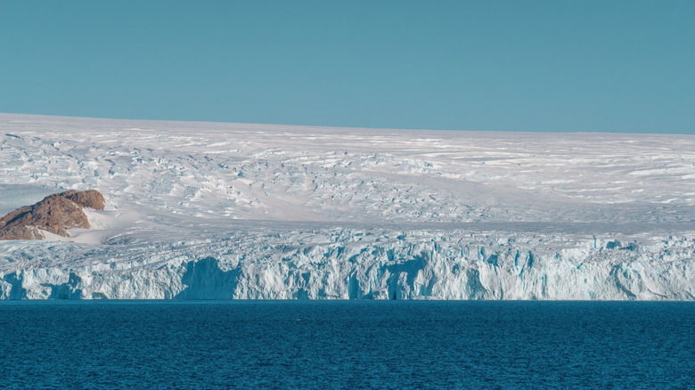 Une vue paysagère de la marge continentale de RHE dans la baie de Prydz, en Antarctique
