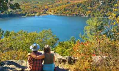 Un parc d'État de lac pittoresque dans le Wisconsin possède des loisirs et des campings en plein air incroyables