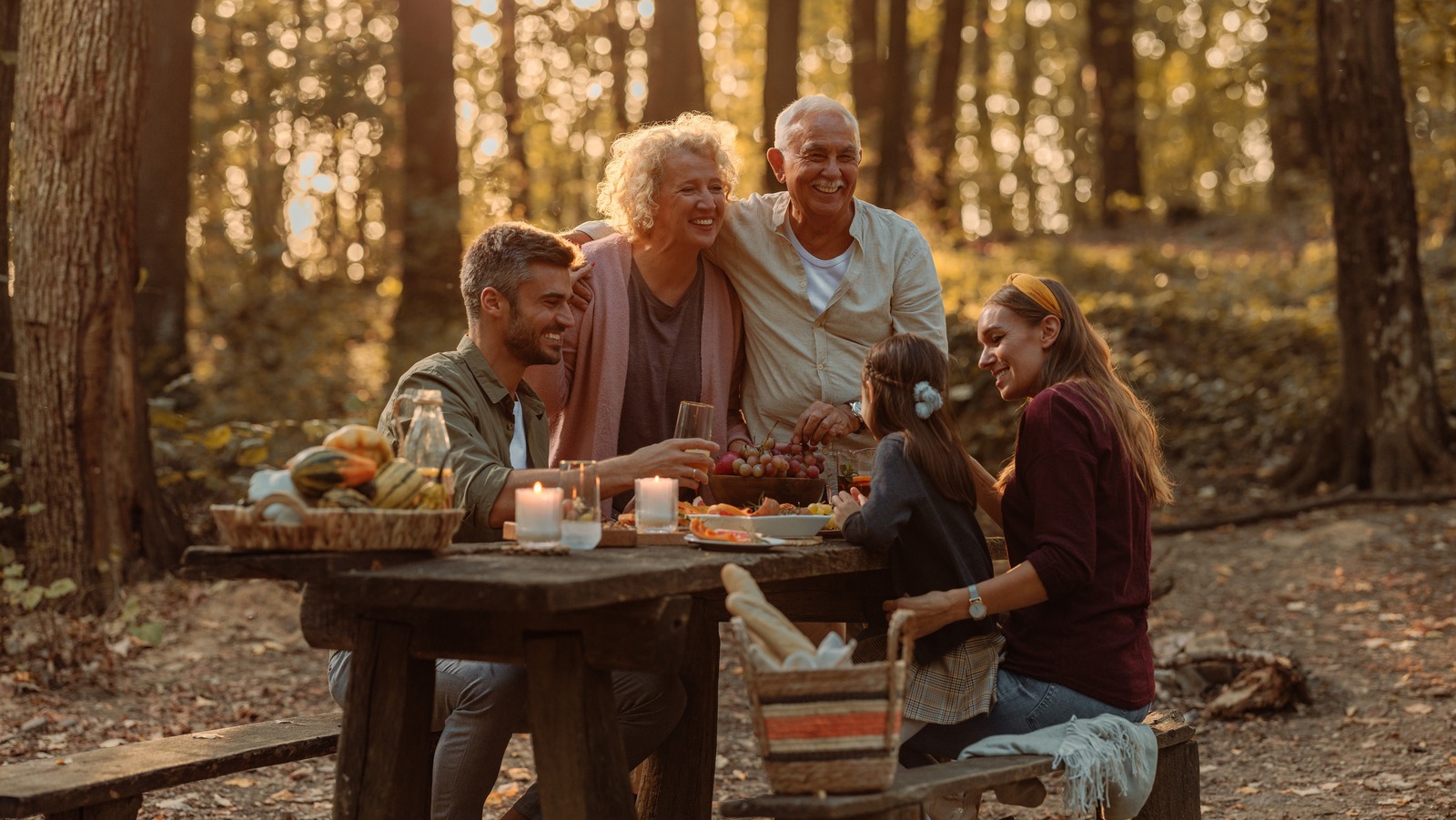 Cet article pour le budget offre une mise à niveau mignonne et propre pour vos tables de pique-nique de camping
