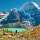 La plus haute montagne des Rocheuses canadiennes possède de belles tours de neige et un lac turquoise