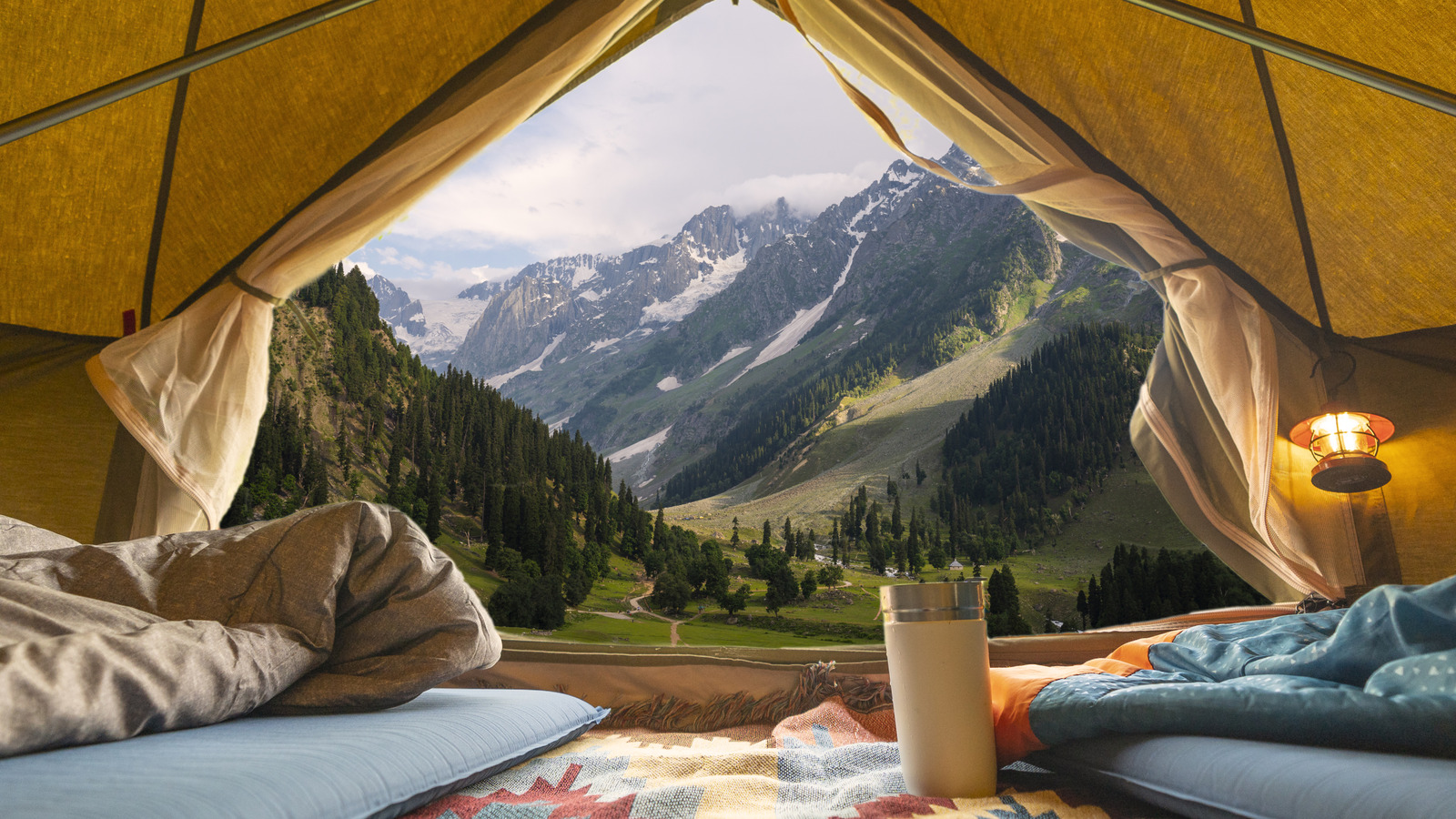 L'article en plein air pour le budget de Costco est parfait pour une retraite de camping en voiture