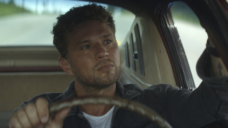 Ryan Phillippe en tant que Logan conduisant sa voiture à Motorheads