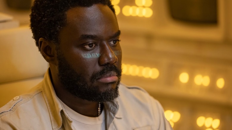 Morrow met à jour la mère sur le statut du navire dans Alien: Terre