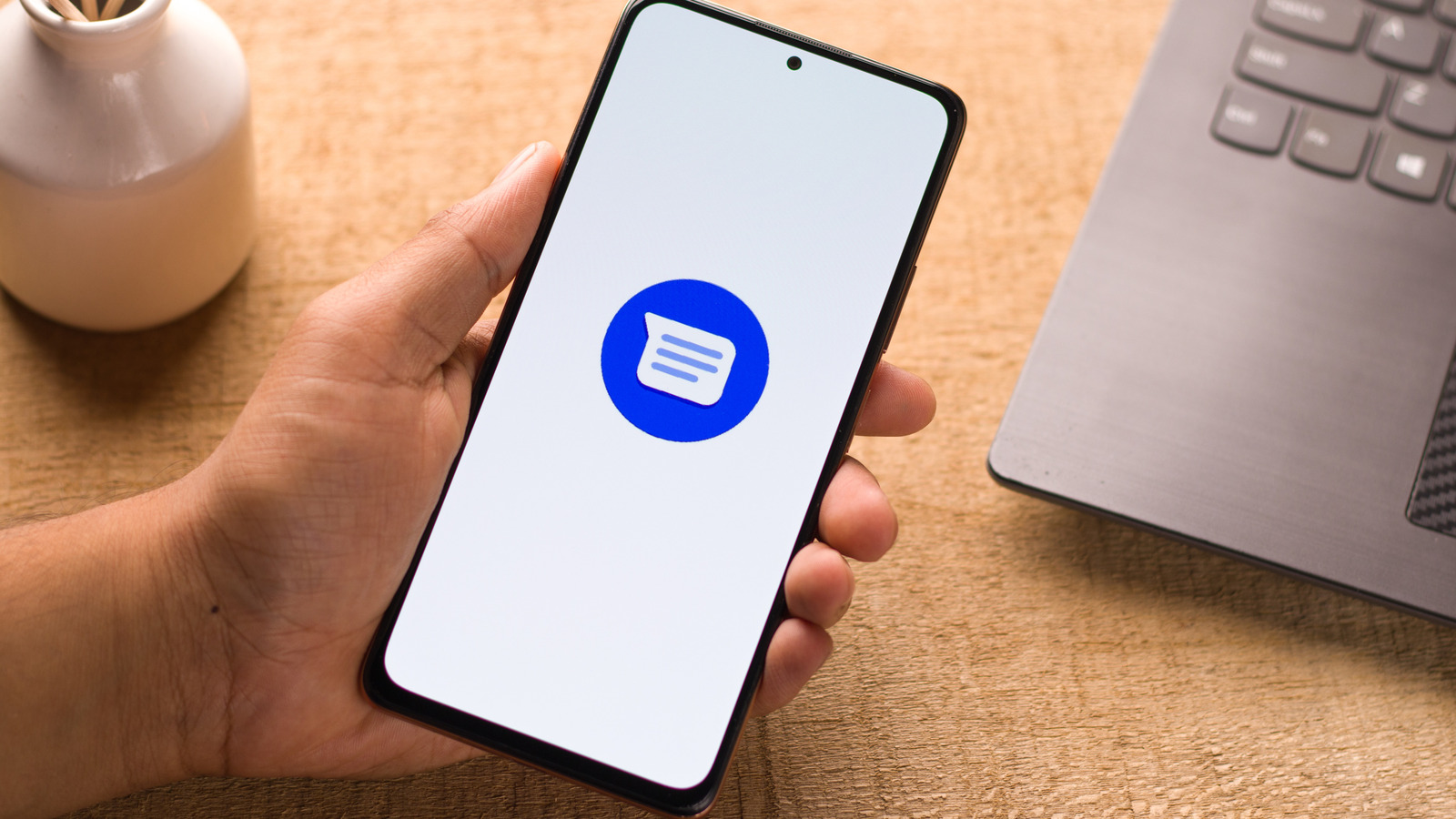 Que signifie le point bleu sur les messages texte Android?