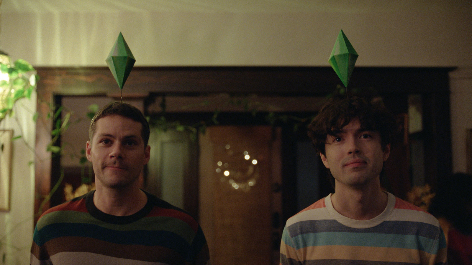 Twinless Review: Dylan O'Brien est excellent dans une comédie sombre qui va dans des endroits inattendus