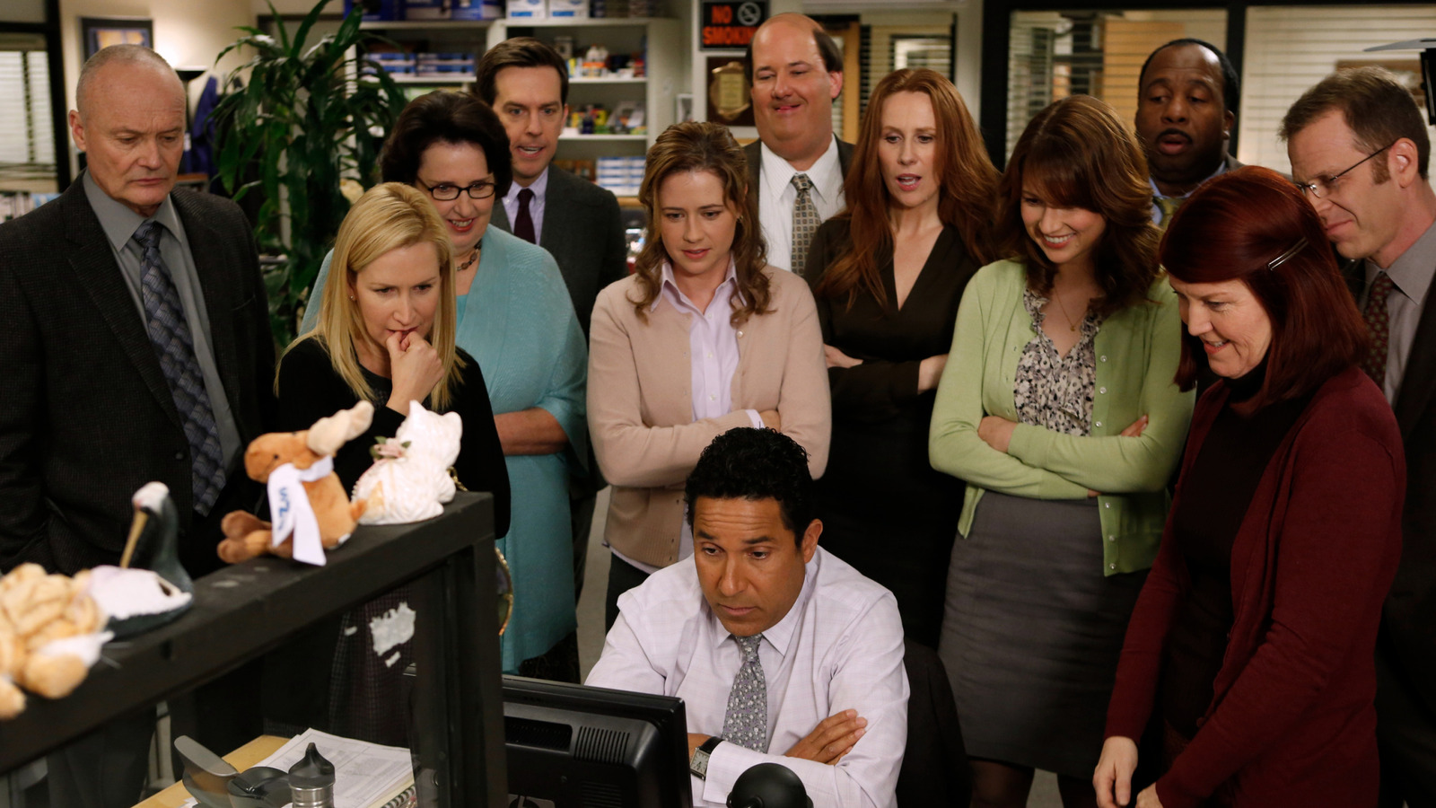 Le papier ne perd pas de temps à ramener un personnage de bureau original