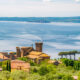 Le plus grand lac volcanique d'Italie est une évasion paisible avec des villages pittoresques et un charme médiéval