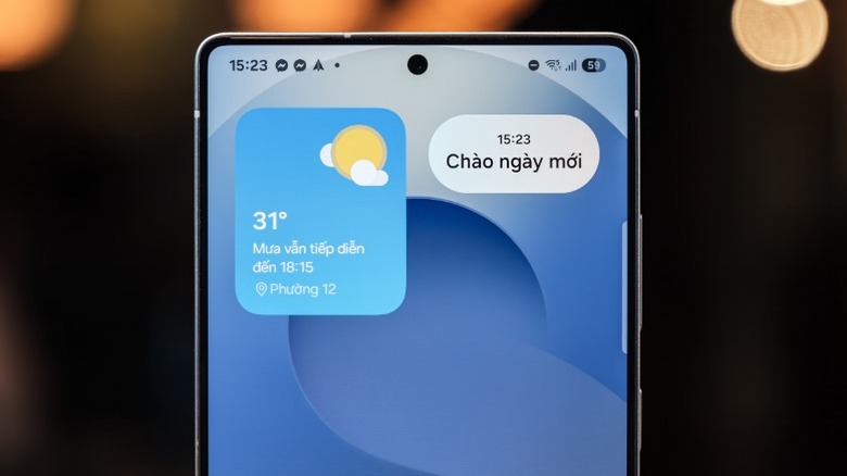 Téléphone Samsung avec une caméra de punch à trou