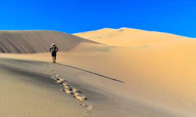 Camp dans certains des paysages les plus uniques de Californie dans cette beauté du désert isolée