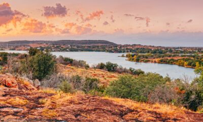 Ce parc d'État de Lake à couper le souffle au Texas offre des opportunités de camping et de loisirs amusantes