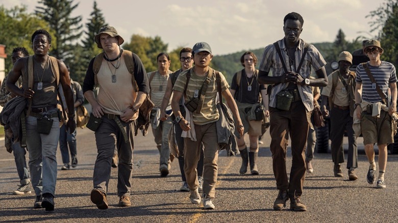 Un large coup de jeunes participants à la randonnée pour leur vie dans la longue marche