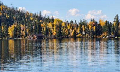 Cette ville pittoresque du Colorado possède un magnifique lac avec des vues célestes de montagne rocheuse