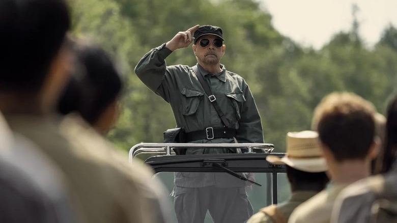 Mark Hamill comme le majeur saluant les garçons dans la longue marche