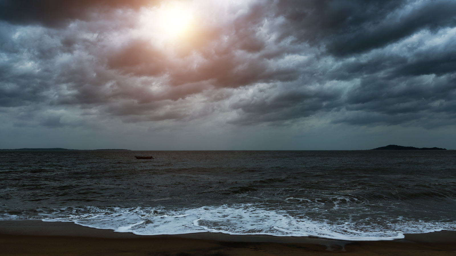 La menace dangereuse se cache sous l'eau dans les rives extérieures populaires de Caroline du Nord