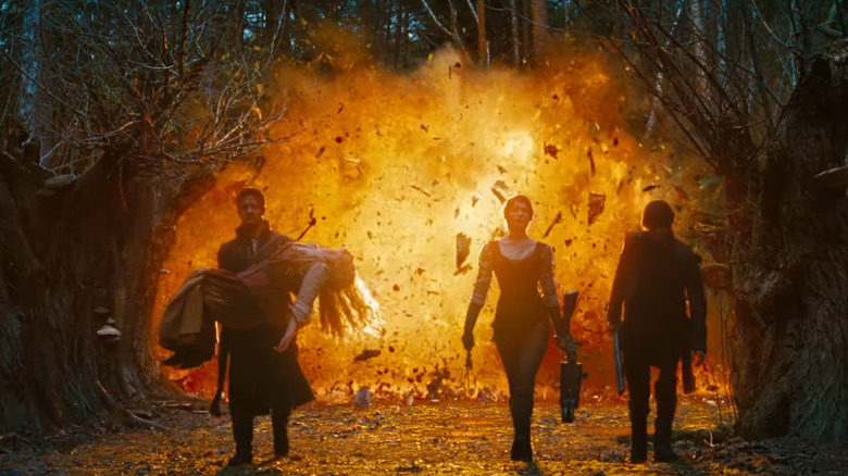 Hansel et Gretel s'éloignant d'une explosion à Hansel & Gretel: Hunters en sorcières