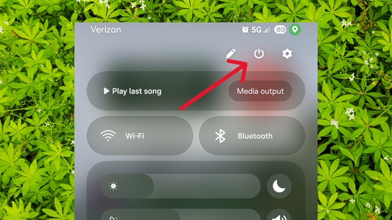 Raccourci du menu d'alimentation mis en évidence dans les paramètres rapides d'un téléphone Samsung Galaxy