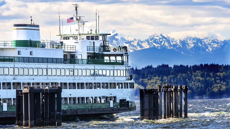 Le ferry de l'État de Washington a accosté à Edmonds, Washington