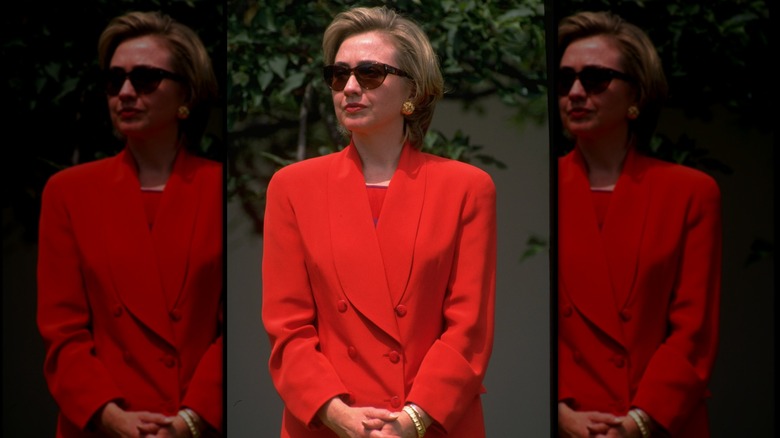 Première dame Hillary Rodham Clinton sur le plan des roserons WH pendant MTG. w. Voters de la Ligue des femmes