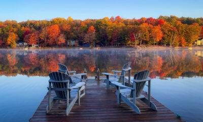 Ce charmant Lake District au Canada possède un feuillage d'automne incroyablement beau et luxuriant