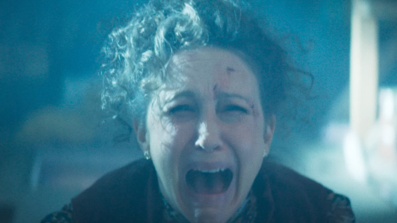 Vera Farmiga comme Lorraine Warren hurlant dans la conjuration: Last Rites