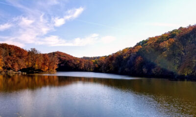 Le parc d'État sereine de l'Indiana est parfait pour une escapade à l'automne confortable et au bord du lac